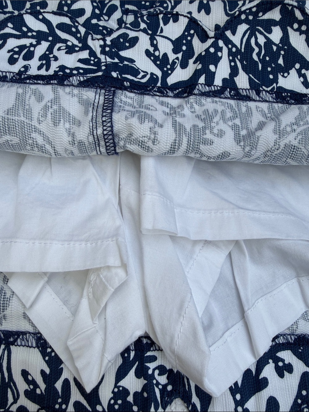 Lilly Pulitzer Colette Skort Size 12 Navy White Lobster Coral Scalloped Hem - Picture 5 of 5
